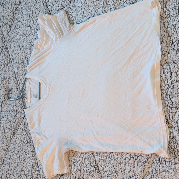 💵2/$10Bundle and Save💵 Calvin Klein| Men's White V-Neck T-Shirt - Picture 7 of 10